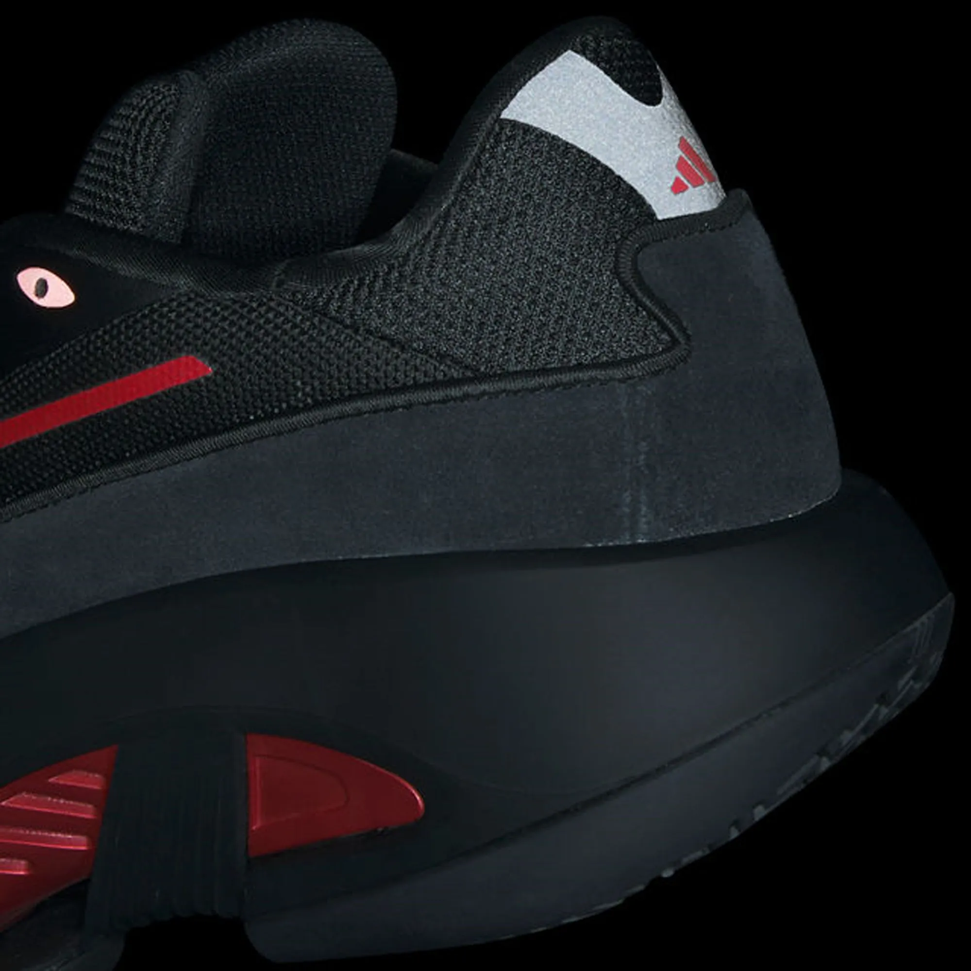 ADIDAS | MAD IIINFINITY { CORE BLACK/RED