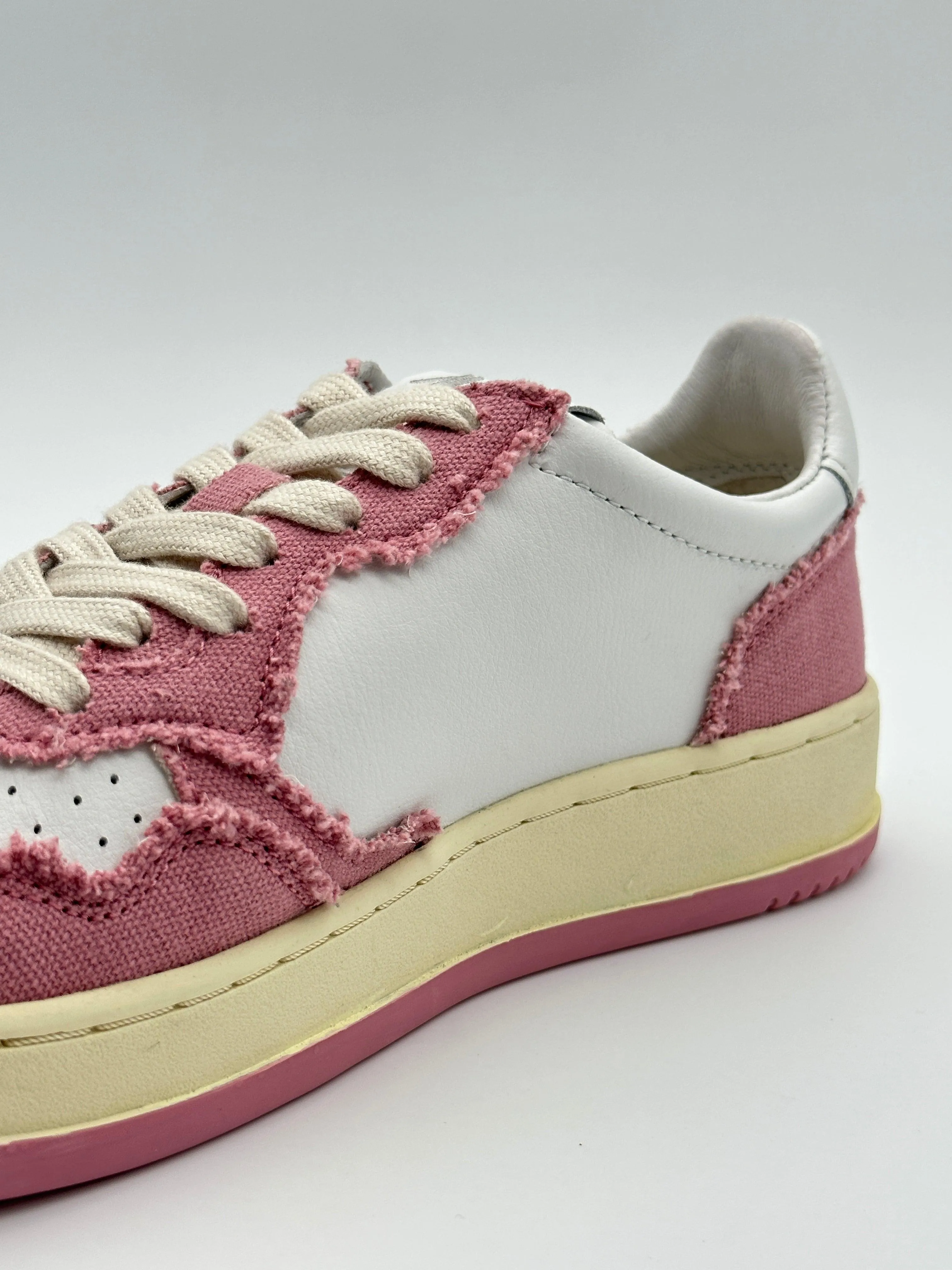 Medalist Low Sneakers Pink Canvas