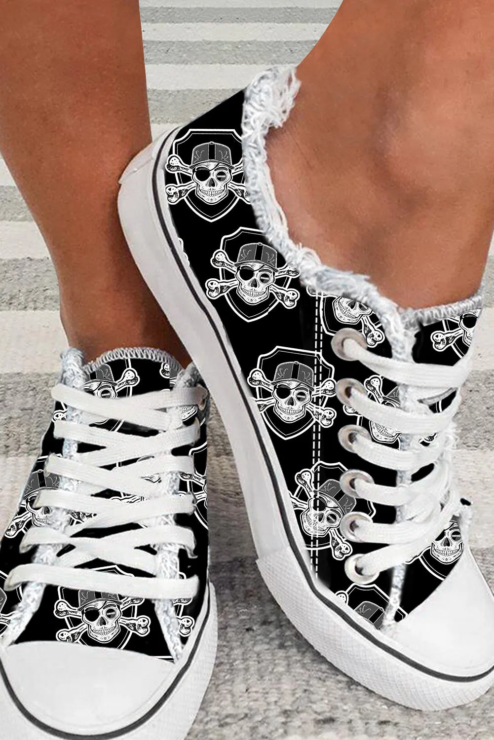 Pirate Skull Skeleton Print Low Top Canvas Sneakers for Women